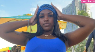 Lettycyaaa_ [ lettycyaaa ] - Wanna go in the pool
