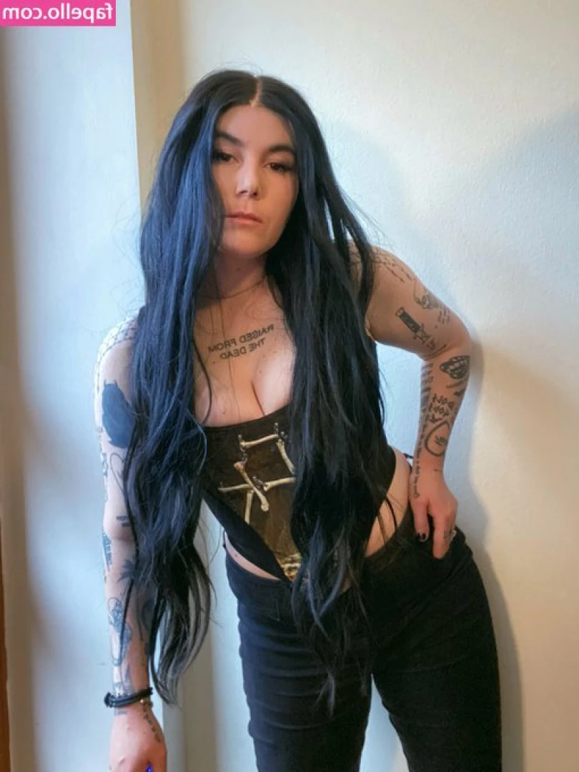 Ready To Glare [ ready-to-glare ] - While hubby is away wifey will play💋 (in this case with @cuiogeo)