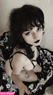 usagiisenshi - Should I do a live show tonight?