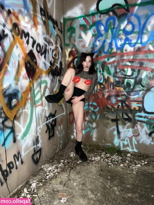 bl0ve3 - Pretty wet kitty