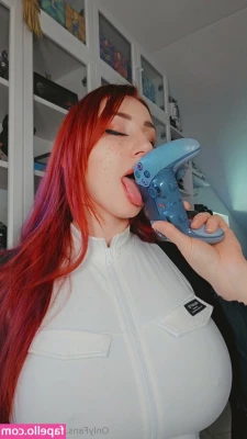 pureruby - I'm too gorgeous for a worm like you, your only chance to get my