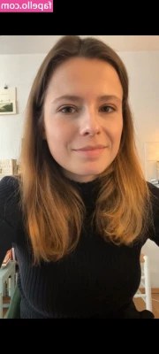 Luisa Neubauer [ luisa-neubauer ] - Can I rest these wrinkled soles on your face for a while? 👣