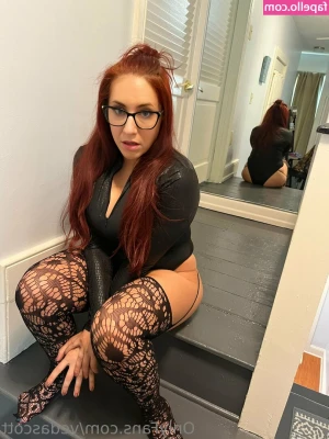 Veda Scott [ veda-scott ] - My big size 11 cum catchers are waiting to be covered