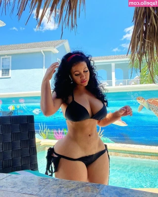 Roxsana Diaz [ roxsana-diaz ] - Please lick my pussy sir 🥺