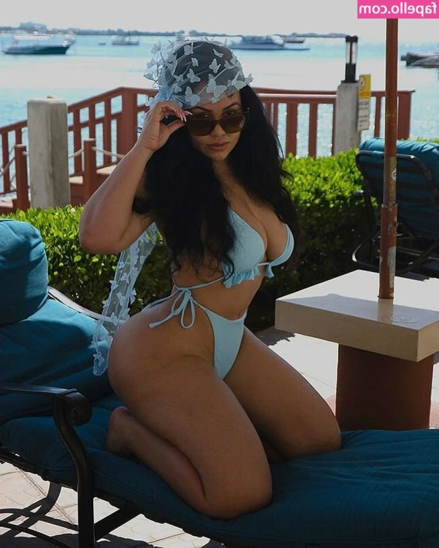 Roxsana Diaz [ roxsana-diaz ] - A little preview of the love coming out tomorrow :)