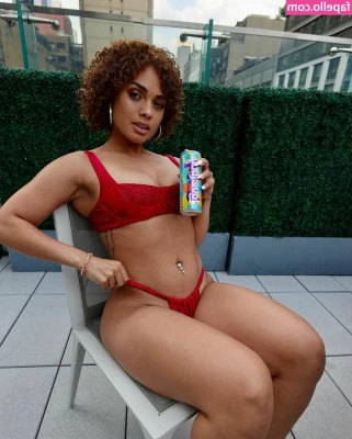 Ravyn Rochelle [ ravyn-rochelle ] - With a little waist ~
