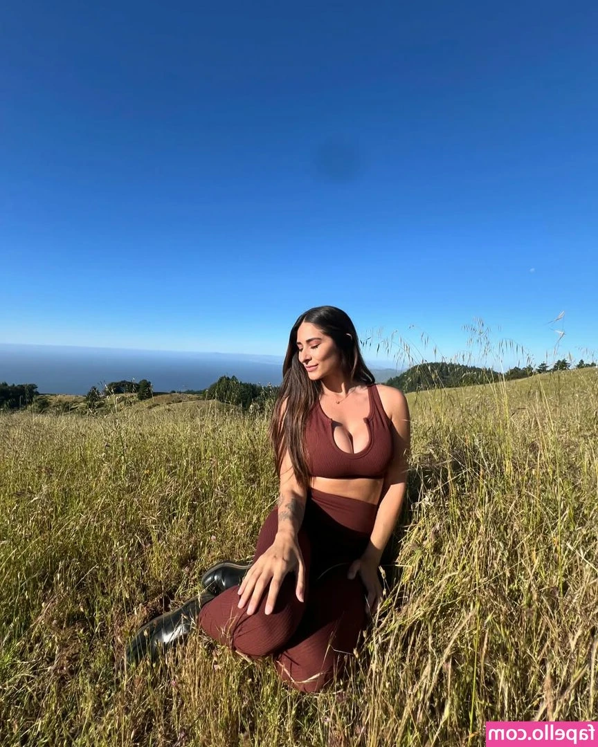 Lyss_in [ lyss-in ] - live right now!