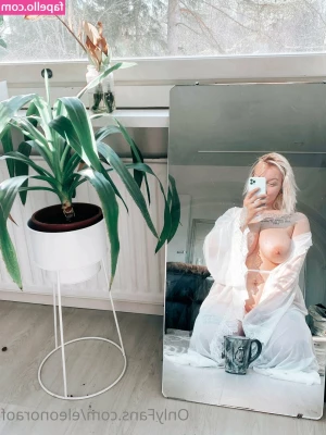 eleonoraof - Sorry guys - I was on vacay  Here I am   Zoom in  Lol