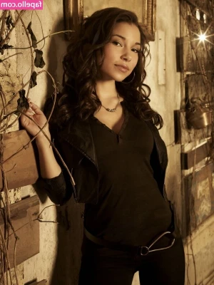 Jessica Parker Kennedy - cvnty Christmas