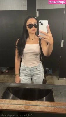 Alyydaniele - Am I looking sexy for work guys ?