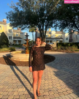 Courtney Sarault [ courtney-sarault ] - I’m exhausted and still so full of love 🥰
