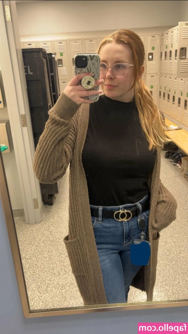 Ur_future_gf [ ur-future-gf ] - Worship my ass 🍑🍑