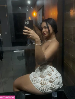 Maisa Matos [ maisa-matos ] - 🍑 Why are thicc thighs in stockings irresistible?