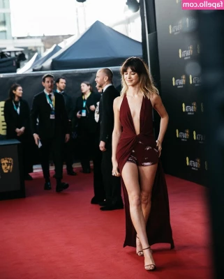 Daisy Edgar-Jones [ daisy-edgar-jones ] - How would you like to enjoy my hairy hole