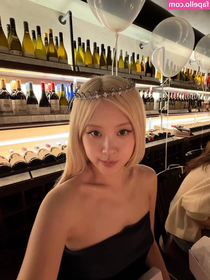 Rose From Blackpink [ rose-from-blackpink ] - my dms feel pretty lonely without you :(