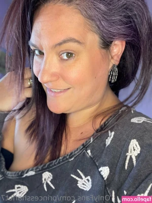 princessharlot7 - My room is an oven during the day.. 🥵💦 can't do anything in