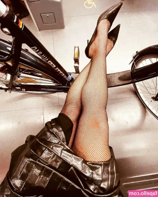 Carmela Rinollo [ carmela-rinollo ] - Yeah, I know I'm stunning 🤪