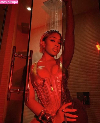 City Girls [ city-girls ] - I've got such a pretty pussy it's crazy