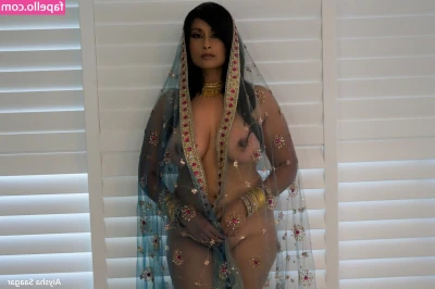 Aiysha Saagar [ aiysha-saagar ] - I should go back to bed and .... play with myself 😜