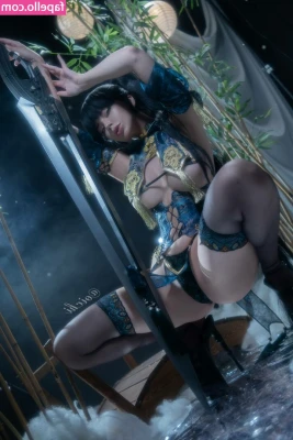 Oichi [ oichi-1 ] - Kinda wanna fuck with the xmas lights wrapped around me.. is that