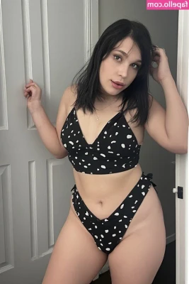 Transfemme - Would you take me right in the pool baby? 🤤 let’s have some fun