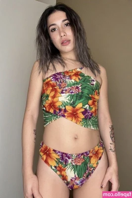 Transfemme - So lonely in here, I need some company 🥺🖤