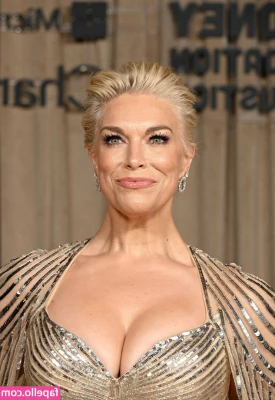 Hannah Waddingham [ hannah-waddingham ] - Daily sport selfie see the rest of the set here 😘 GGG tease set