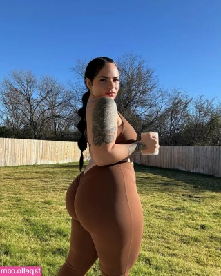  [ vee-marieee ] - NEW VIDEO EP!  Face Sitting and Fingering POV View the entire vid in