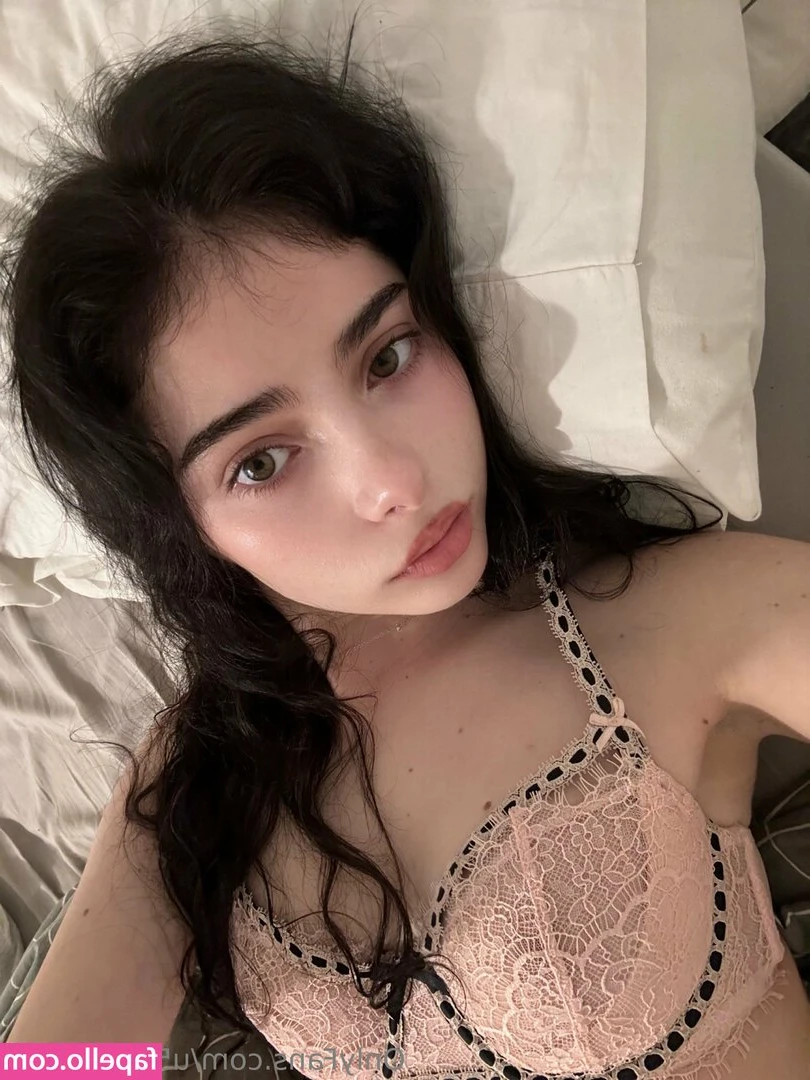 Tia ???? Tiabennett [ tia-tiabennett ] - 𝙎𝙋𝙀𝘾𝙄𝘼𝙇