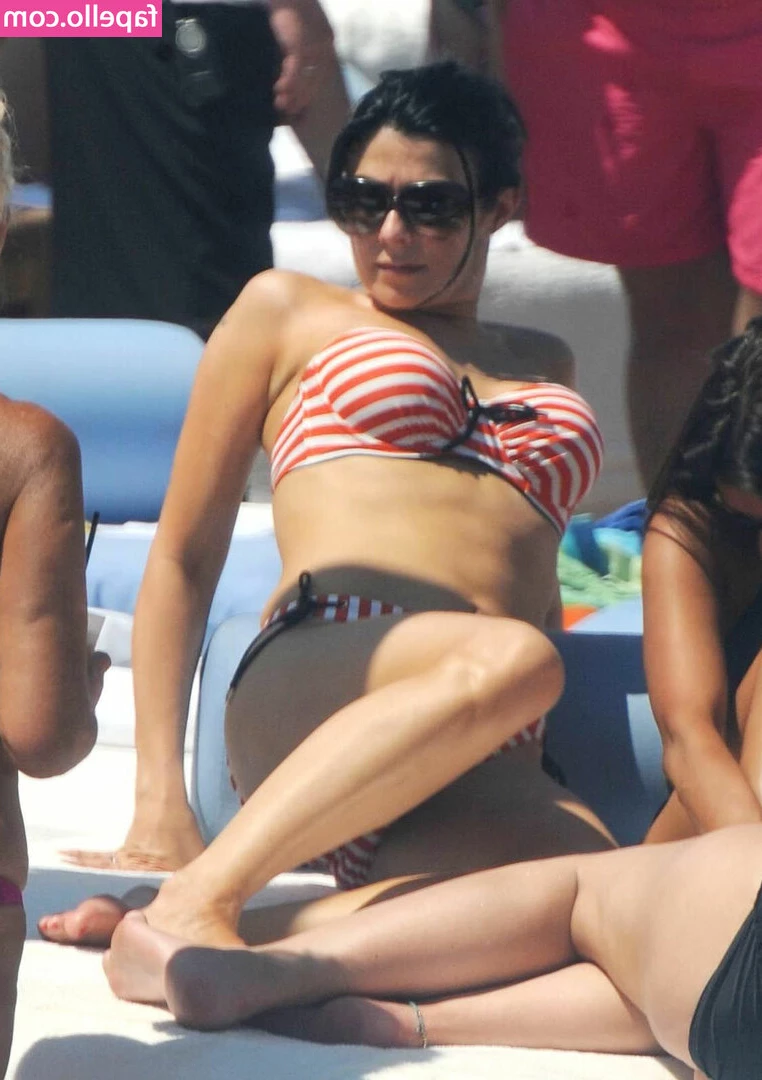 Kym Marsh [ kym-marsh ] - This was the only butt pick I could get because my back went out 🥲