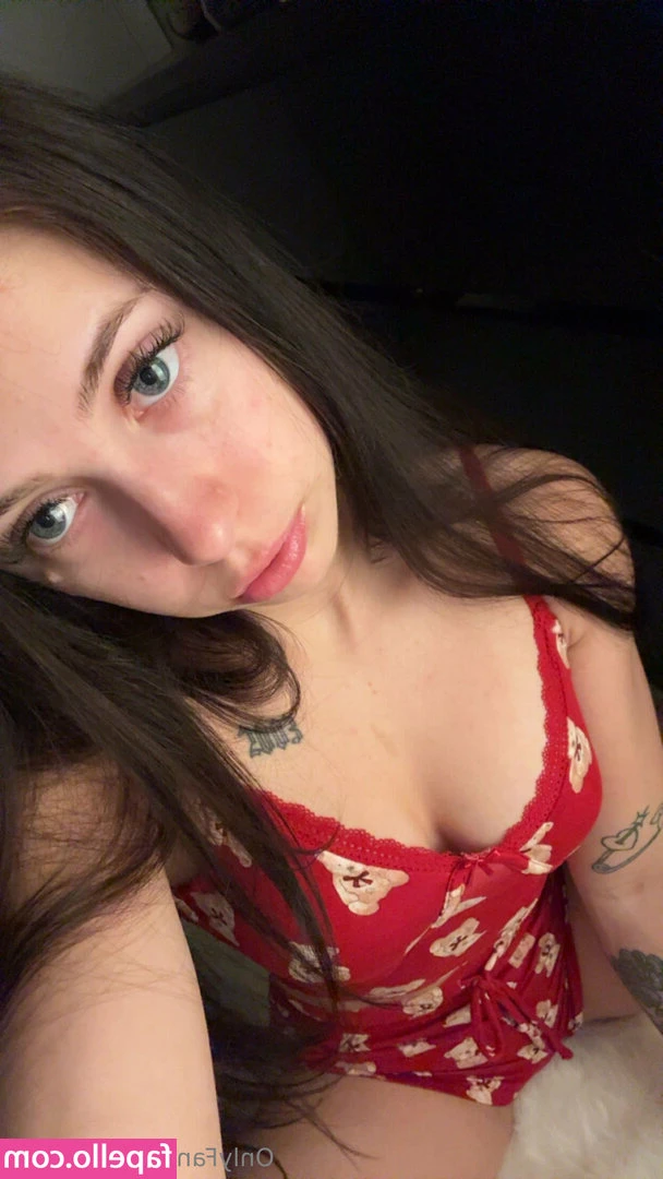 reina_reinastic [ reina-reinastic ] - messy lil brat ✨