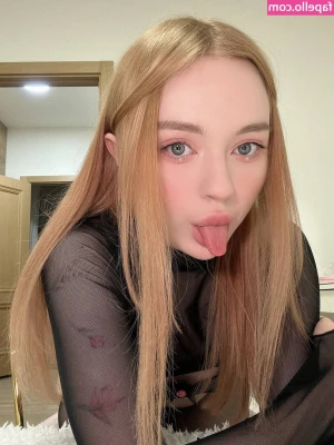 Oh_honey69 [ oh-honey69-3 ] - Emilia is the cutest elf <3