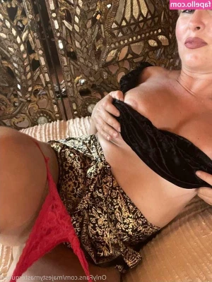 royalmasterqueen - Replying to all my messages today x