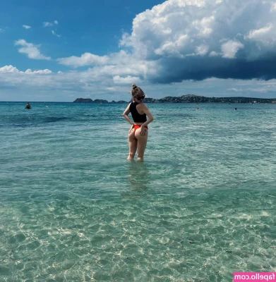 Abbie Budden [ abbie-budden ] - One of those weeks! Been so busy. Time to create and post content x