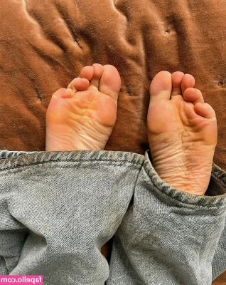 Feet - Good morning bb <3 looking for a good girl?😳