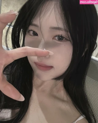 arikills - who of you is into ice cubes and wants to help me play with my boobs?