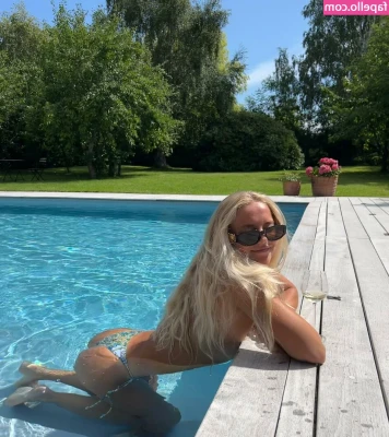 Amalie Mikkelsen [ amalie-mikkelsen ] - Feet and armpits, do u like ? 🔥