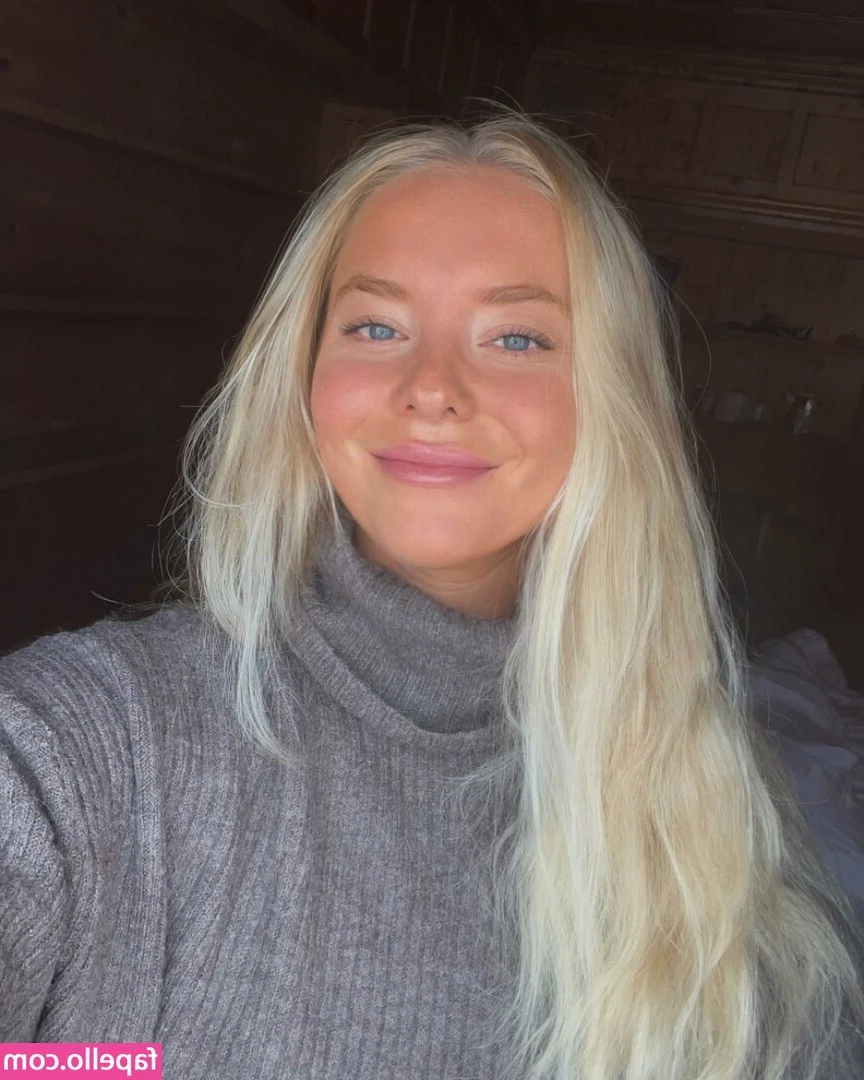 Amalie Mikkelsen [ amalie-mikkelsen ] - Will you grab this ass for me?🥵