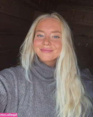 Amalie Mikkelsen [ amalie-mikkelsen ] - Will you grab this ass for me?🥵