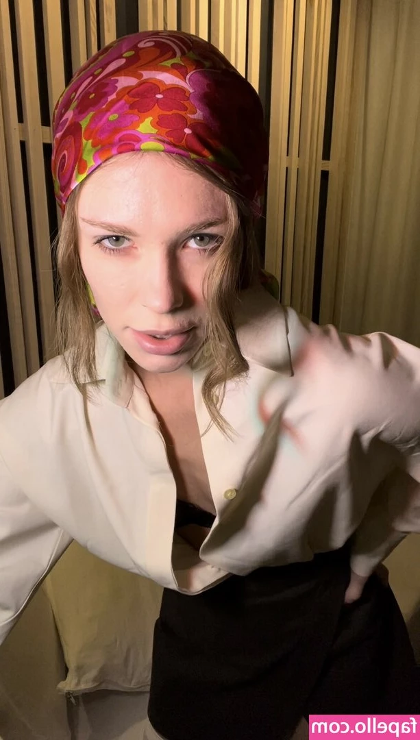 LaLunaa [ lalunaa-1 ] - Titties  toes  and tummy for this fine thirsty Thursday