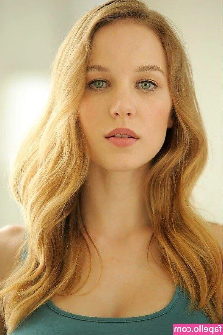 Tina Ivlev [ tina-ivlev ] - Kara has your Kryptonite right here