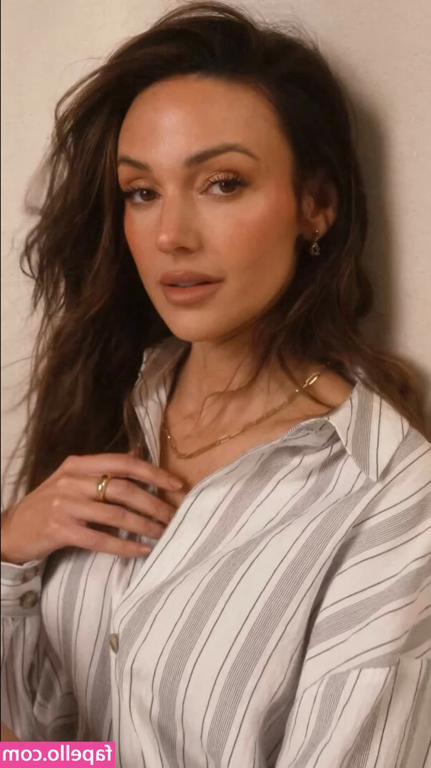 Michelle Keegan [ michelle-keegan ] - where are all my smoking fans at? 🚬