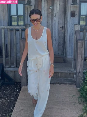 Michelle Keegan [ michelle-keegan ] - Reminder that these photos are post nap.. if you wonder why I look
