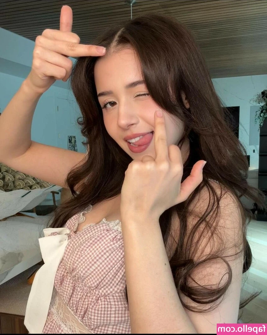 Peace Sign [ peace-sign ] - ass wobbles like pudding 😝🥮