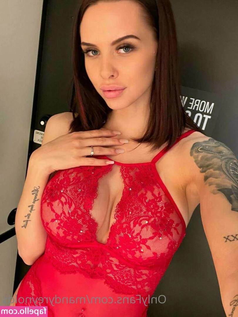 Mandy Reynolds [ mandy-reynolds ] - I'm sad because you don't comment on my pictures😈😈