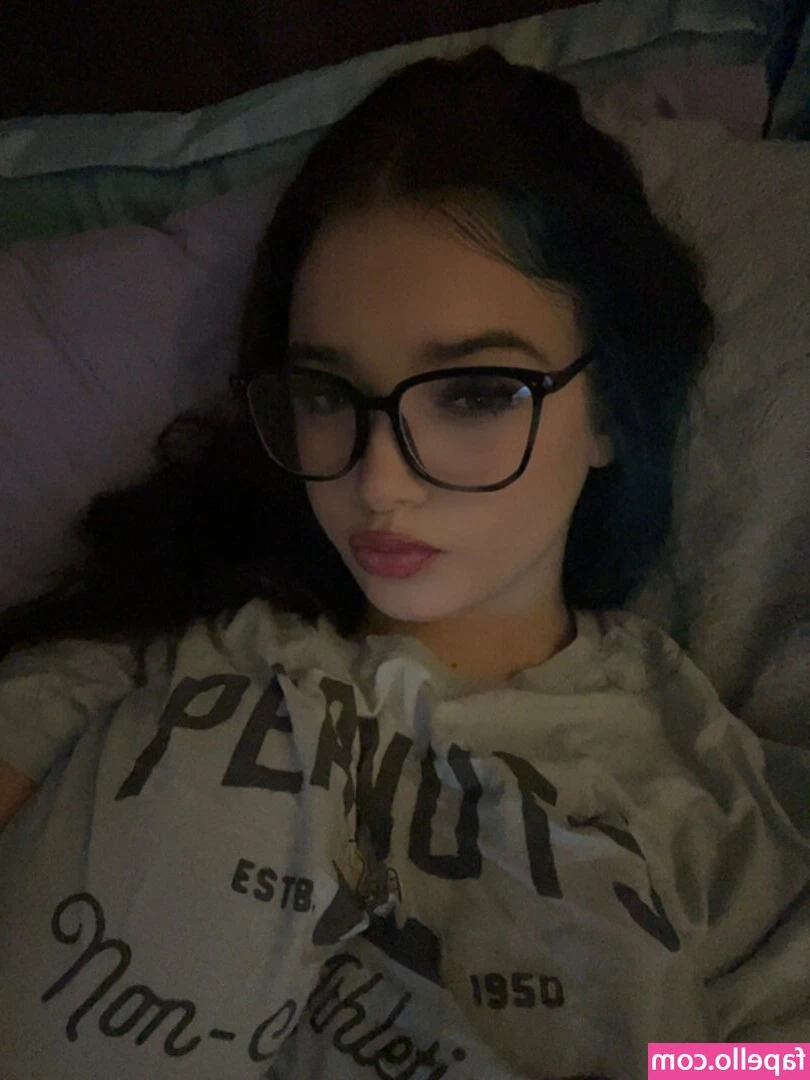 Bellastarxo - hey boys 😘 i have a question!  - would you guys wanna watch me get
