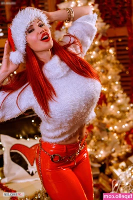 Bianca Beauchamp [ bianca-beauchamp ] - silver robe