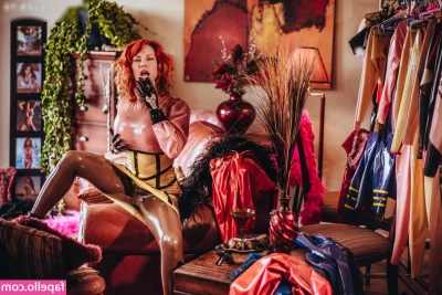 Bianca Beauchamp [ bianca-beauchamp ] - Messing around in the dressing room😝