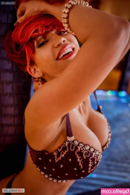 Bianca Beauchamp [ bianca-beauchamp ] - having a little fun in the sun...  stopped a couple times to not get