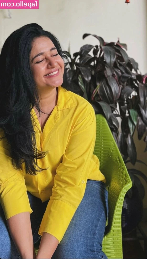 Poonambajwa555 - Guys i am so busy travelling all over the world .. trying to keep you